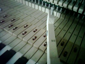 钢琴琴键常见故障的简易修理