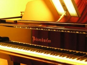 不同的品牌钢琴音色有什么特点_钢琴品牌不同声音有区别吗