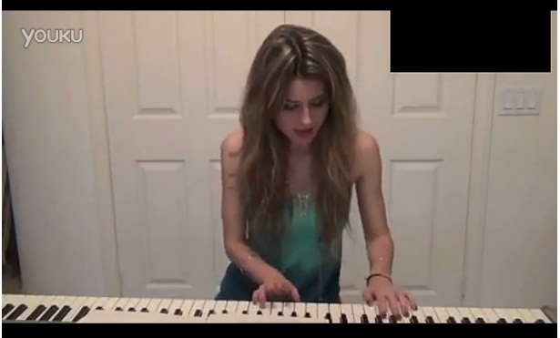 视频: 钢琴美女深情弹唱《She Wolf》