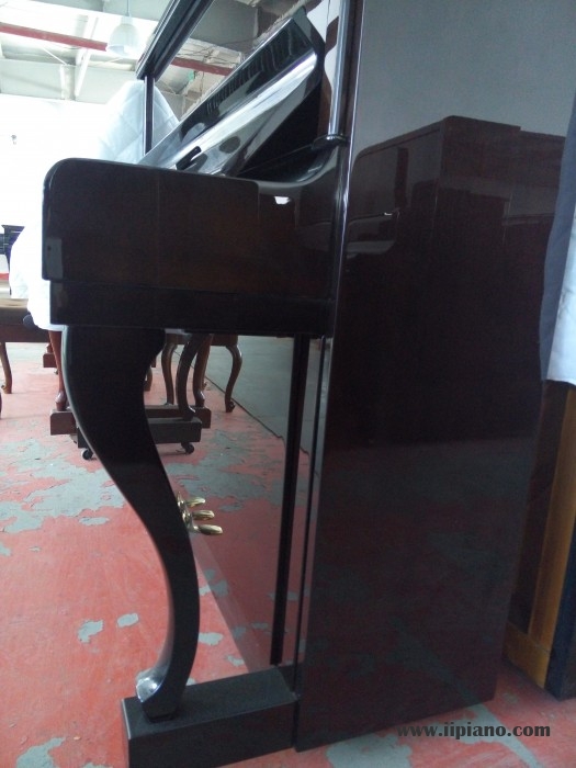 日本原装进口精品二线BELTON FU50 编号37823 伯雅上海伯雅二手钢琴厂是国内最早经营二手钢琴的厂家之一，专注于日本原装进口二手琴，早在八年前就开始从事二手钢琴加工，销售、租赁与回收业务，随着业务量扩大，现已经成为上海乃至全国最大的二手钢琴实体仓储式卖场，全厂库存常年保持700台，YAMAHA,KAWAI,APOLLO,ATLAS,MIKI等各种品牌，型号齐全，只有您没见过的，没有我们没有的！ 上海伯雅二手钢琴采用低成本，低价格，高质量的经营战略，在采用低成本的网络推广及采用价格较低的厂房式实体店销售同时，也能保证钢琴价格最低，前店后厂模式能让消费者清清楚楚看到二手钢琴维护整理的规范，从而保证每一台钢琴出厂质量！ 为了方便客户能够在购买时更加了解二手钢琴，我们特意安排专业选琴师全程一对一服务，根据客户预算帮助客户挑选最适合自己的钢琴，由专业评估人员对每一台琴进行项目评分，让客户明白消费，开心用琴。除了让消费享受到购买新钢琴所能享受的保修服务之外，伯雅二手钢琴还推出了回收政策，凡是伯雅钢琴所出售的钢琴，不用了均可以根据当时市场价值回收，这更令消费者买的放心，用着舒心！钢琴 精品推荐
