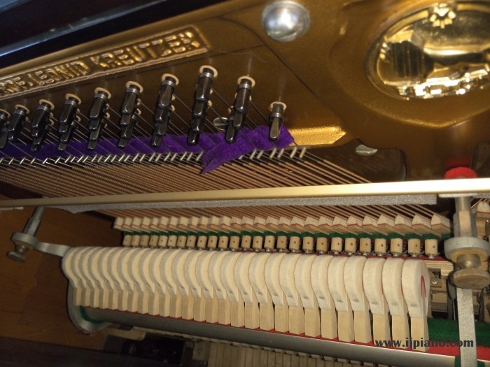 日本原装进口精品二线BELTON FU50 编号37823 伯雅上海伯雅二手钢琴厂是国内最早经营二手钢琴的厂家之一，专注于日本原装进口二手琴，早在八年前就开始从事二手钢琴加工，销售、租赁与回收业务，随着业务量扩大，现已经成为上海乃至全国最大的二手钢琴实体仓储式卖场，全厂库存常年保持700台，YAMAHA,KAWAI,APOLLO,ATLAS,MIKI等各种品牌，型号齐全，只有您没见过的，没有我们没有的！ 上海伯雅二手钢琴采用低成本，低价格，高质量的经营战略，在采用低成本的网络推广及采用价格较低的厂房式实体店销售同时，也能保证钢琴价格最低，前店后厂模式能让消费者清清楚楚看到二手钢琴维护整理的规范，从而保证每一台钢琴出厂质量！ 为了方便客户能够在购买时更加了解二手钢琴，我们特意安排专业选琴师全程一对一服务，根据客户预算帮助客户挑选最适合自己的钢琴，由专业评估人员对每一台琴进行项目评分，让客户明白消费，开心用琴。除了让消费享受到购买新钢琴所能享受的保修服务之外，伯雅二手钢琴还推出了回收政策，凡是伯雅钢琴所出售的钢琴，不用了均可以根据当时市场价值回收，这更令消费者买的放心，用着舒心！钢琴 精品推荐